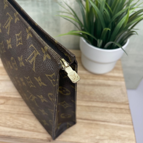 LOUIS VUITTON TOILETRY 26 VINTAGE POUCH BAG - Picture 3 of 10